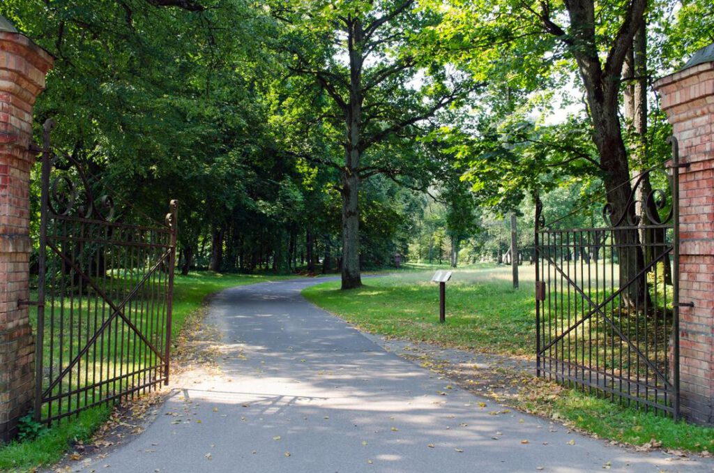 garland-fence-experts-gates-access-1_orig