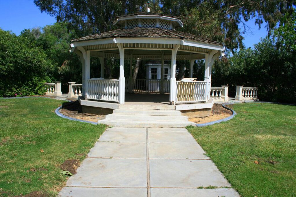 garland-fence-experts-gazebos-custom-arbors-1_orig